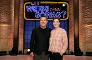 Als Kandidat:innen zu Gast bei "Wer wei&szlig; denn sowas?": Tagesschau-Chefsprecher Jens Riewa (l.) und die Tagesschau-Sprecherin Susanne Daubner (r.)