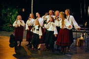 Die Kelly Family während eines Auftritts in der Sendung des DDR-Fernsehens "Ein Kessel Buntes". Die Kelly Family während eines Auftritts in der Sendung des DDR-Fernsehens "Ein Kessel Buntes".