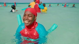 In Michamwi gibt es seit ein paar Jahren Schwimmunterricht, der bei den Frauen des Dorfes sehr beliebt ist.