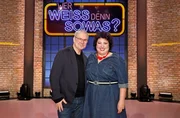 Moderator Kai Pflaume und seine Rateteam-Kapitäne Bernhard Hoëcker und Elton begrüßen in dieser Sendung den Schauspieler Joachim Kroll (l.) und die Moderatorin und Comedian Meltem Kaptan (r.). Moderator Kai Pflaume und seine Rateteam-Kapitäne Bernhard Hoëcker und Elton begrüßen in dieser Sendung den Schauspieler Joachim Kroll (l.) und die Moderatorin und Comedian Meltem Kaptan (r.).