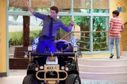 Max Thunderman (Jack Griffo, l.) Max Thunderman (Jack Griffo, l.)
