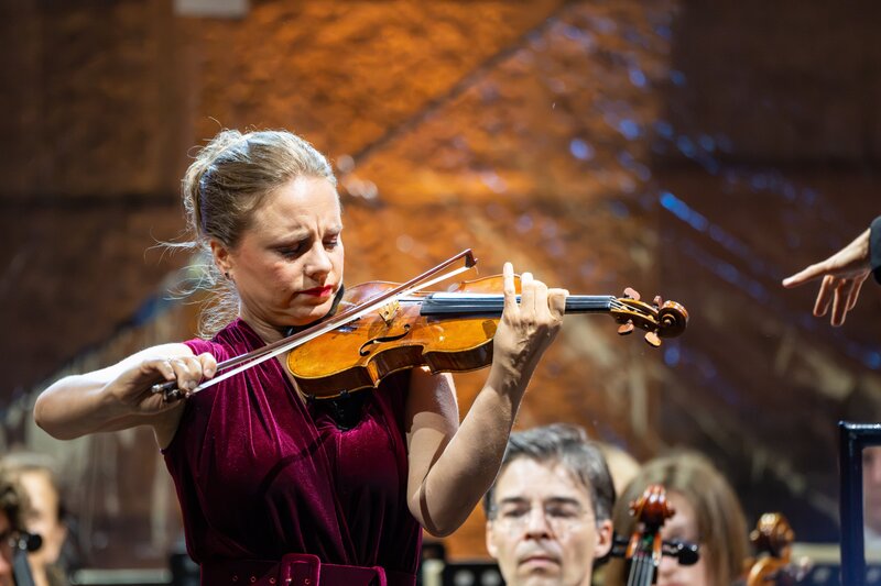Julia Fischer auf Schloss Neuschwanstein (D, 2026)