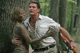 Der skrupellose S&ouml;ldner Hammet f&auml;ngt gef&auml;hrliche Anakondas ein, die f&uuml;r Tests missbraucht und ausgehungert werden. Eines Tages gelingt es den Anakondas, zu entkommen. Nun m&uuml;ssen Hammett (David Hasselhoff, r.) und Amanda (Crystal Allen, l.) die Schlangeneinfangen und t&ouml;ten ...