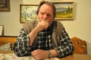 Stadlbauer (Andreas Geiss) denkt &uuml;ber Monis Angebot nach.