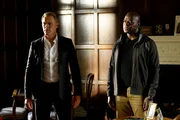 Donald Ressler (Diego Klattenhoff), Dembe Zuma (Hisham Tawfiq, r.) Donald Ressler (Diego Klattenhoff), Dembe Zuma (Hisham Tawfiq, r.)