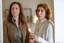 L-R: Sabine Fuchs (Kristina Bangert), Vera (Adele Neuhauser).