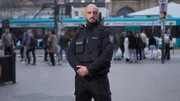 Daniel Kerleau ist Einsatzleiter bei der Polizei im Bahnhofsviertel. Heute steht eine Kontrolle an.