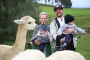 Neben Milchvieh und Pferden leben auf dem Funkenhof von Simon und Pia St&ouml;ckle im Allg&auml;u auch Alpakas.