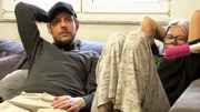 Pascal verliert nach sechs Wochen sein Praktikum im Garten- und Landschaftsbau. Mit Mama Beate (re.) spricht er darüber Pascal verliert nach sechs Wochen sein Praktikum im Garten- und Landschaftsbau. Mit Mama Beate (re.) spricht er darüber