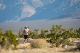 Red-Bull-Athlet Arda Saat&ccedil;i beim Lauf im Rahmen der &bdquo;Red Bull Cyborg Season Ultra 600&ldquo; im Death Valley (Kalifornien, USA) am 6. Mai 2026.
