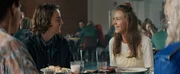 Die Geschwister Amina (Amanda Lindh, 2.v.r.) und Emil (Jacques Karlberg, 2.v.l.) sind neu an der Schule. Die Geschwister Amina (Amanda Lindh, 2.v.r.) und Emil (Jacques Karlberg, 2.v.l.) sind neu an der Schule.