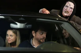Anni Sulmtaler (Anna Unterberger), Sascha Bergmann (Hary Prinz, 2.v.l.).