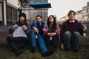 Yuki (Nhung Hong, l.), Andreas (Klaus Steinbacher, 2.v.l.), Sami (Sogol Faghani, 2.v.r.) und Asel (Lukas Zumbrock, r.) sind trotz bestandener Prüfung niedergeschlagen. Yuki (Nhung Hong, l.), Andreas (Klaus Steinbacher, 2.v.l.), Sami (Sogol Faghani, 2.v.r.) und Asel (Lukas Zumbrock, r.) sind trotz bestandener Prüfung niedergeschlagen.