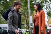 Alexander von Tal (Alexander Radenković, l.) wehrt die Hilfe von Mina Amiri (Jasmin Tabatabai, r.) ab, er ist sich sicher, alles richtig gemacht zu haben.