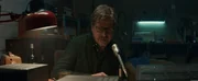 Axel (Johan Hedenberg) versucht, Kontakt zu seiner verstorbenen Frau aufzunehmen. Axel (Johan Hedenberg) versucht, Kontakt zu seiner verstorbenen Frau aufzunehmen.