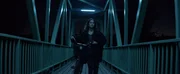 Lisa (Astrid Morberg) ist auf der Suche nach ihrem Bruder.