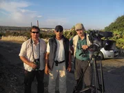 Die Dreharbeiten auf Malta erfolgten aus gutem Grund in Begleitung von Personenschützern. Im Bild: Filmautor und Kameramann Eberhard Meyer, rechts. Die Dreharbeiten auf Malta erfolgten aus gutem Grund in Begleitung von Personenschützern. Im Bild: Filmautor und Kameramann Eberhard Meyer, rechts.