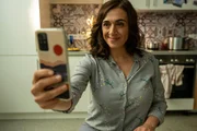 Samis Mama (Ilknur Boyraz) will nicht, dass Sami Agentin wird.