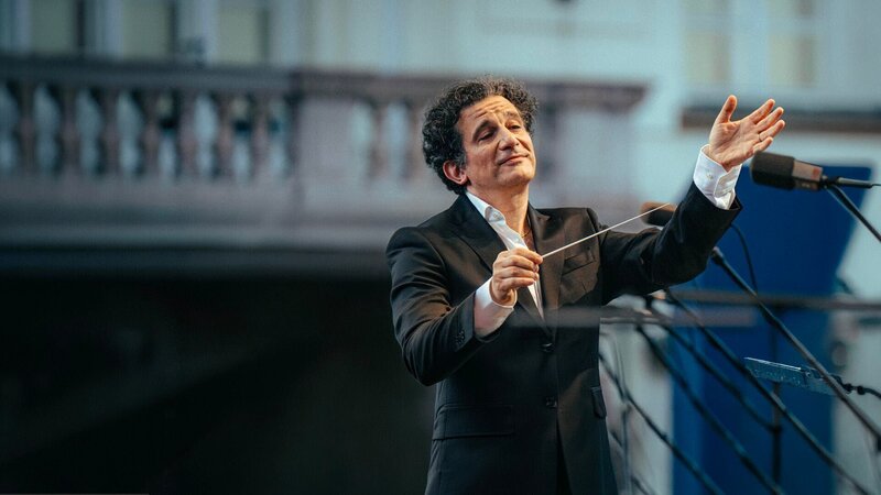 Tschechische Philharmonie spielt Dvořák & Bernstein – Konzert an der Prager Burg (F/CZ, 2026)