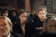 Caro und Ronny bei Juttas Beerdigung