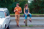 Während der Fahrt zu ihrer Familie beginnen Noé (Édouard Sulpice) und Aurore (Natacha Krief), sich langsam wirklich kennenzulernen. Während der Fahrt zu ihrer Familie beginnen Noé (Édouard Sulpice) und Aurore (Natacha Krief), sich langsam wirklich kennenzulernen.
