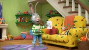 Pip berät mit Schweinchen, ob Posy die selbst gemalte Karte schön finden wird. Pip berät mit Schweinchen, ob Posy die selbst gemalte Karte schön finden wird.