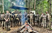 Die Fremdenlegion bei der Lagebesprechung im Parc Amazonien de Guyane.