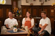 Mundart-Pop, Brass oder Volksmusik – der junge Sound aus Bayern wird gehört und gefeiert. Bei einem Wirtshaus-Quiz mit Stammtisch-Vibes nehmen die Hosts Alina Khani, Noah Hansen und Marcel Ertl Stars und Newcomer dieser bayerischen Musikszene genauer unter die Lupe. Was dabei nicht fehlen darf: Musikalische Acts, Schlagfertigkeit und jede Menge Spaß. Mundart-Pop, Brass oder Volksmusik – der junge Sound aus Bayern wird gehört und gefeiert. Bei einem Wirtshaus-Quiz mit Stammtisch-Vibes nehmen die Hosts Alina Khani, Noah Hansen und Marcel Ertl Stars und Newcomer dieser bayerischen Musikszene genauer unter die Lupe. Was dabei nicht fehlen darf: Musikalische Acts, Schlagfertigkeit und jede Menge Spaß.