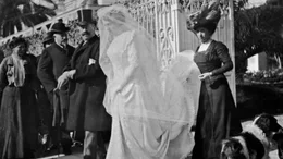 Emil Jellinek f&uuml;hrt Mercedes zu ihrer Hochzeit mit Baron Schlosser.