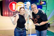 Fledermäuse, Vampire und Gruselfaktor! Passend zu Halloween zeigt Make-up Artistin Lilian Rüter, wie man gruselig wirkende Wunden schminken kann. Fledermäuse, Vampire und Gruselfaktor! Passend zu Halloween zeigt Make-up Artistin Lilian Rüter, wie man gruselig wirkende Wunden schminken kann.