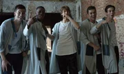 Die Jungs-Gruppe um Jeff (Castle Rock Peters, Mi.) ist begeistert vom Auftritt der Mädchen beim Hip-Hop-Tanzwettstreit „Jungs gegen Mädchen“. Die Jungs-Gruppe um Jeff (Castle Rock Peters, Mi.) ist begeistert vom Auftritt der Mädchen beim Hip-Hop-Tanzwettstreit „Jungs gegen Mädchen“.