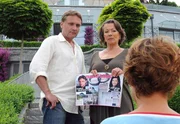 Das Kinderm&auml;dchen ist eine Klatschjournalistin: Bernhard Schir als Philip Martens, Krista Stadler als Rosmarie Martens, Muriel Baumeister als Jana Berger