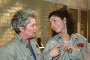 Die tief gekränkte Jule (Anke Rähm, re.) will Uschi (Barbara Freier) strafen und macht ihr deshalb vor, wieder an der Nadel zu hängen. Kommt Uschi dahinter? Die tief gekränkte Jule (Anke Rähm, re.) will Uschi (Barbara Freier) strafen und macht ihr deshalb vor, wieder an der Nadel zu hängen. Kommt Uschi dahinter?