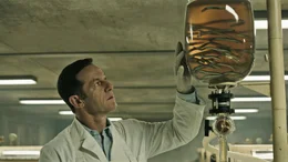 Volmer (Jason Isaacs)
