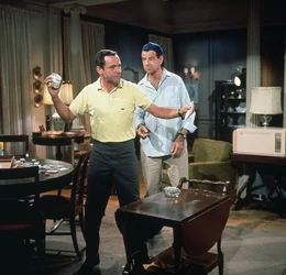 Felix (Jack Lemmon, l.); Oscar (Walter Matthau, r.)