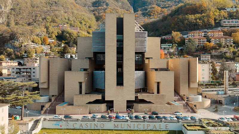 Architektur des Glücks (CH/D, 2025)