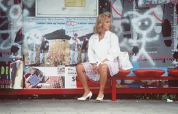 Als Bertie auch noch ihre Wohnungsm&ouml;bel aufs Spiel setzt, h&ouml;rt bei Uschi (Tina Ruland) die Liebe auf ...