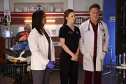 CHICAGO MED -- "Take a Look in the Mirror" Episode 1013 -- Pictured: (l-r) Ashlei Sharpe Chestnut as Naomi Howard, Sarah Ramos as Dr. Caitlin Lenox, Steven Weber as Dr. Dean Archer CHICAGO MED -- "Take a Look in the Mirror" Episode 1013 -- Pictured: (l-r) Ashlei Sharpe Chestnut as Naomi Howard, Sarah Ramos as Dr. Caitlin Lenox, Steven Weber as Dr. Dean Archer
