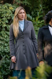 Ava Sharpe (Jes Macallan)