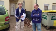 Florian (re.) und Sohn Niclas haben einen Termin beim Augenarzt Florian (re.) und Sohn Niclas haben einen Termin beim Augenarzt