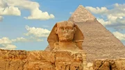 Für die alten Ägypter hatte der Totenkult einen besonderen Stellenwert. Denn für sie war das Leben mit dem Tod nicht einfach zu Ende. Je prunkvoller das Grabmal, desto erfolgreicher war der Übergang ins Jenseits. Für die alten Ägypter hatte der Totenkult einen besonderen Stellenwert. Denn für sie war das Leben mit dem Tod nicht einfach zu Ende. Je prunkvoller das Grabmal, desto erfolgreicher war der Übergang ins Jenseits.