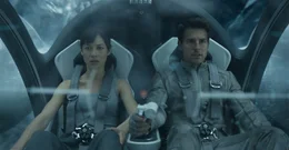 Wird es Julia (Olga Kurylenke, l.) gelingen, Jack (Tom Cruise, r.) die Augen zu &ouml;ffnen?; Wird es Julia (Olga Kurylenke, l.) gelingen, Jack (Tom Cruise, r.) die Augen zu &ouml;ffnen?
