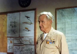 Chef der Einheit ist der l&auml;dierte und recht debile Kriegsveteran Admiral Benson (Lloyd Bridges), der sich damit r&uuml;hmt, bei jedem seiner 194 Eins&auml;tze abgeschossen worden zu sein ...