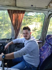 Emanuel Rundo ist der jüngste Zugfahrer der Aninabahn. Schon sein Großvater arbeitete für die rumänische Bahngesellschaft, die CFR. Emanuel Rundo ist der jüngste Zugfahrer der Aninabahn. Schon sein Großvater arbeitete für die rumänische Bahngesellschaft, die CFR.