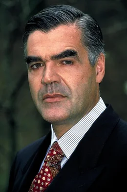 Als Mueller (Michael Greiling) von Annas Agentent&auml;tigkeit erf&auml;hrt, beschlie&szlig;t er, sie t&ouml;ten zu lassen. Doch das ist leichter gesagt als getan ...