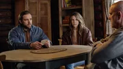 Max Thieriot als Bode Leone und Alona Tal als Chloe.