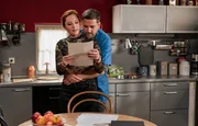 Lissy (Elinor Eidt) und Andreas (Ralph Gassmann) schauen sich das Rätsel von Carlotta an. Lissy (Elinor Eidt) und Andreas (Ralph Gassmann) schauen sich das Rätsel von Carlotta an.