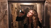 Dr. Roxanne Narz im sogenannten „Nürnberger Loch“ – das Untersuchungsgefängnis der Stadt Nürnberg. Es erinnert noch heute an die düstere Vergangenheit der Rechtsprechung von 1593. Dr. Roxanne Narz im sogenannten „Nürnberger Loch“ – das Untersuchungsgefängnis der Stadt Nürnberg. Es erinnert noch heute an die düstere Vergangenheit der Rechtsprechung von 1593.
