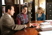 Das Verh&auml;ltnis zwischen Monk (Tony Shalhoub, l.) und seinem Bruder Ambrose (John Turturro, M.) ist mehr als angespannt. Sharona (Bitty Schram, r.) wei&szlig; nicht, wie sie sich verhalten soll ...