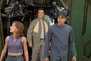 Als ein Sturm droht Atlantis zu zerstören, beschließen Dr. Weir, Teyla (Rachel Luttrell, l.), Dr. Beckett (Pauil McGillion, M.) und Lieutnant Ford (Rainbow Sun Frankcks, r.), die Athosianer mit Hilfe des Stargates zu evakuieren ... Als ein Sturm droht Atlantis zu zerstören, beschließen Dr. Weir, Teyla (Rachel Luttrell, l.), Dr. Beckett (Pauil McGillion, M.) und Lieutnant Ford (Rainbow Sun Frankcks, r.), die Athosianer mit Hilfe des Stargates zu evakuieren ...